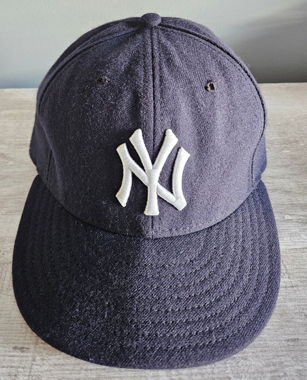 New York Yankees NYY Hat New Era Size 7 55.8 cm Baseball Hat Cap